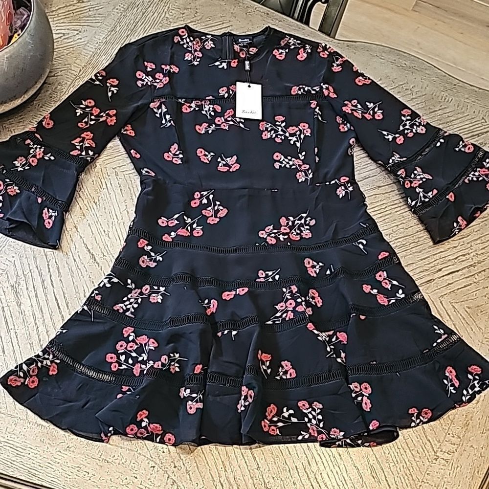 Floral bell sleeve dress size 8 NWT Bardot